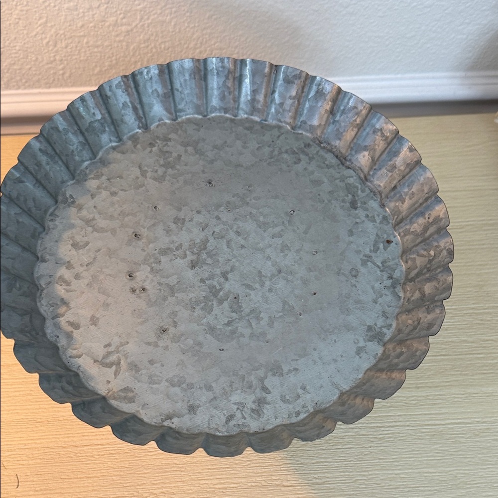 Farmhouse aluminum Fluted Cake Stand - Picture 2 of 4